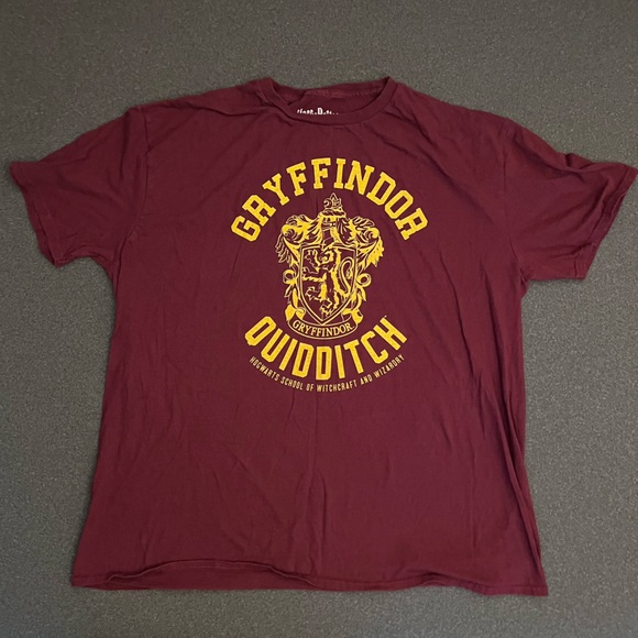 Warner Bros. Other - Harry Potter Gryffindor short sleeve Tee. Size XXL
